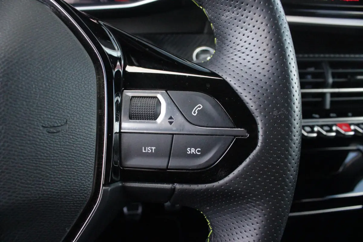 1.2 130PK GT | NAVIGATIE 10" TOUCHSCREEN | APPLE CARPLAY/ANDROID AUTO | CRUISE CONTROL | ACHTERUITRIJ CAMERA | DODEHOEK BEWAKING | FULL LED KOPLAMPEN | 3-D INSTRUMENTENPANEEL | DAB+ RADIO | 