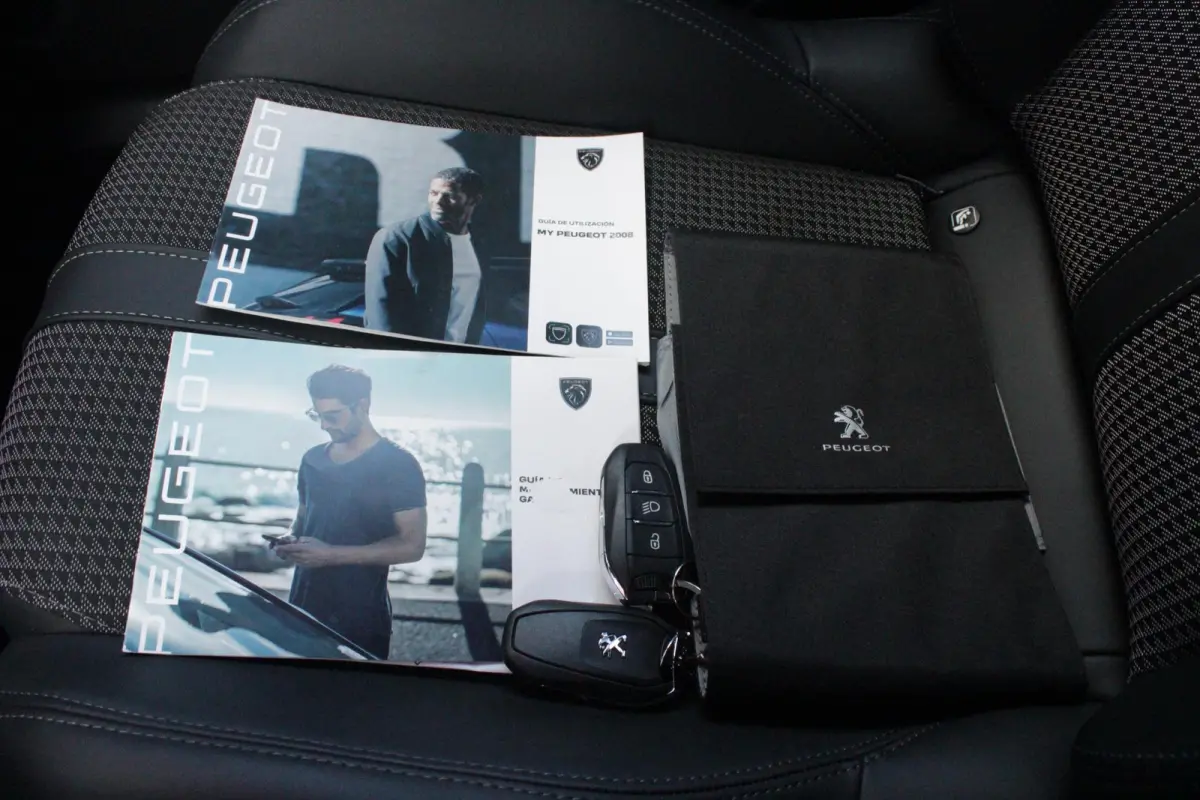 1.2 130PK GT | NAVIGATIE 10" TOUCHSCREEN | APPLE CARPLAY/ANDROID AUTO | CRUISE CONTROL | ACHTERUITRIJ CAMERA | DODEHOEK BEWAKING | FULL LED KOPLAMPEN | 3-D INSTRUMENTENPANEEL | DAB+ RADIO | 