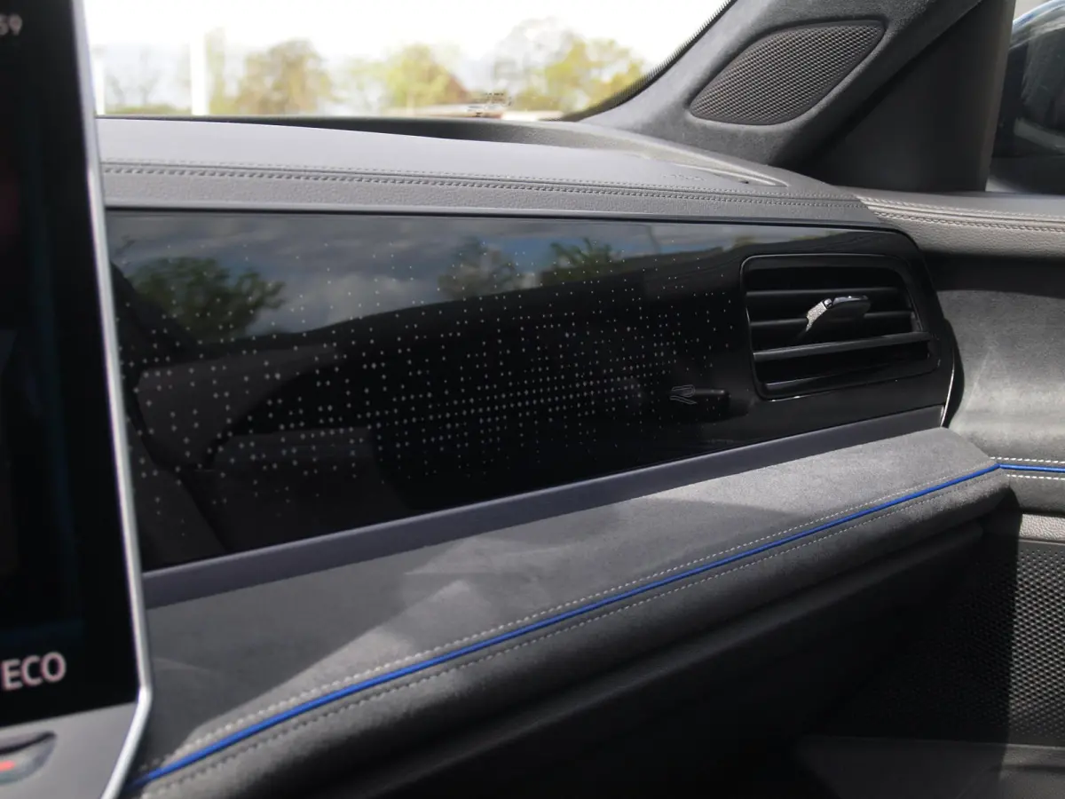 1.5 eHybrid R-Line Edition | Panoramadak | Black-Style | Head-Up Display | Trekhaak | Sfeerverlichting | NL-Auto |
