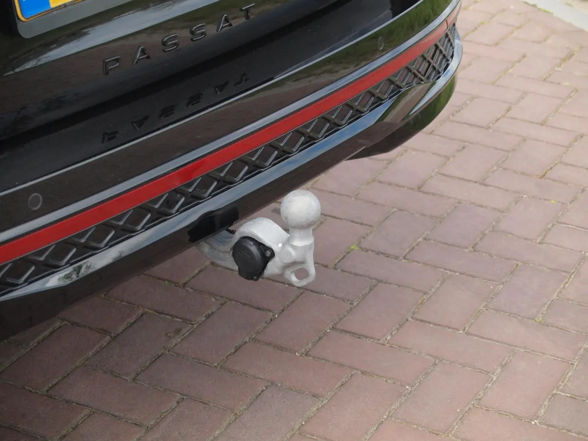 1.5 eHybrid R-Line Edition | Panoramadak | Black-Style | Head-Up Display | Trekhaak | Sfeerverlichting | NL-Auto |