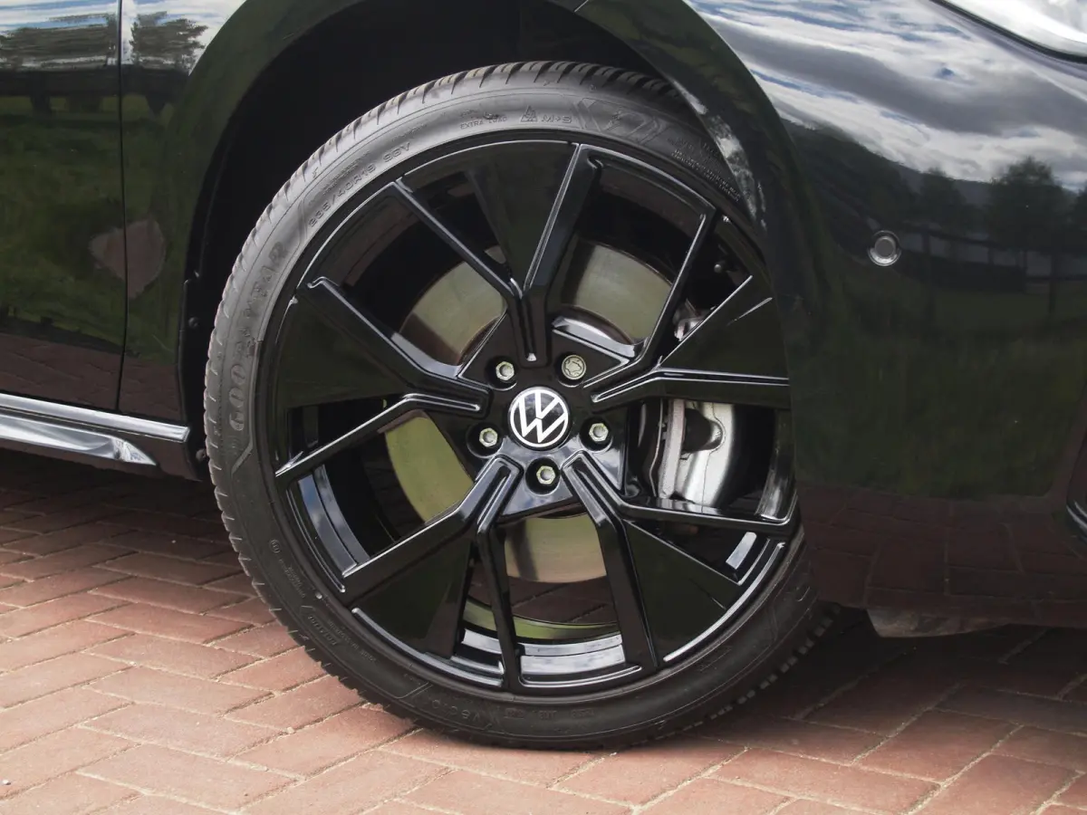 1.5 eHybrid R-Line Edition | Panoramadak | Black-Style | Head-Up Display | Trekhaak | Sfeerverlichting | NL-Auto |