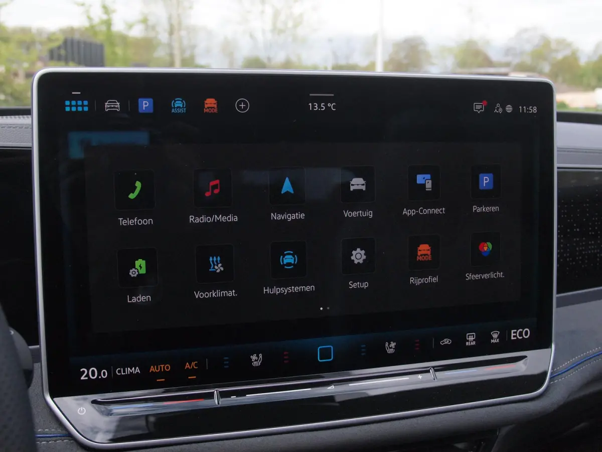 1.5 eHybrid R-Line Edition | Panoramadak | Black-Style | Head-Up Display | Trekhaak | Sfeerverlichting | NL-Auto |