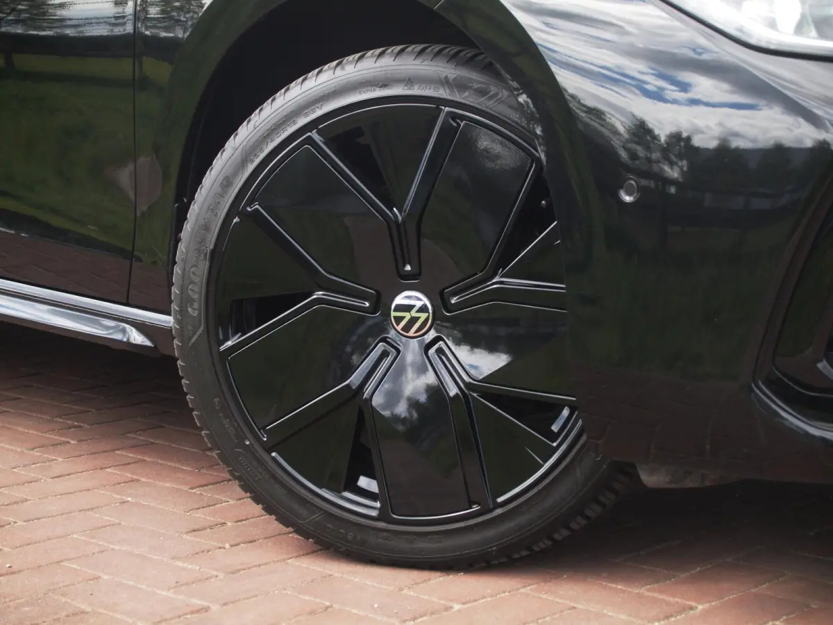 1.5 eHybrid R-Line Edition | Panoramadak | Black-Style | Head-Up Display | Trekhaak | Sfeerverlichting | NL-Auto |