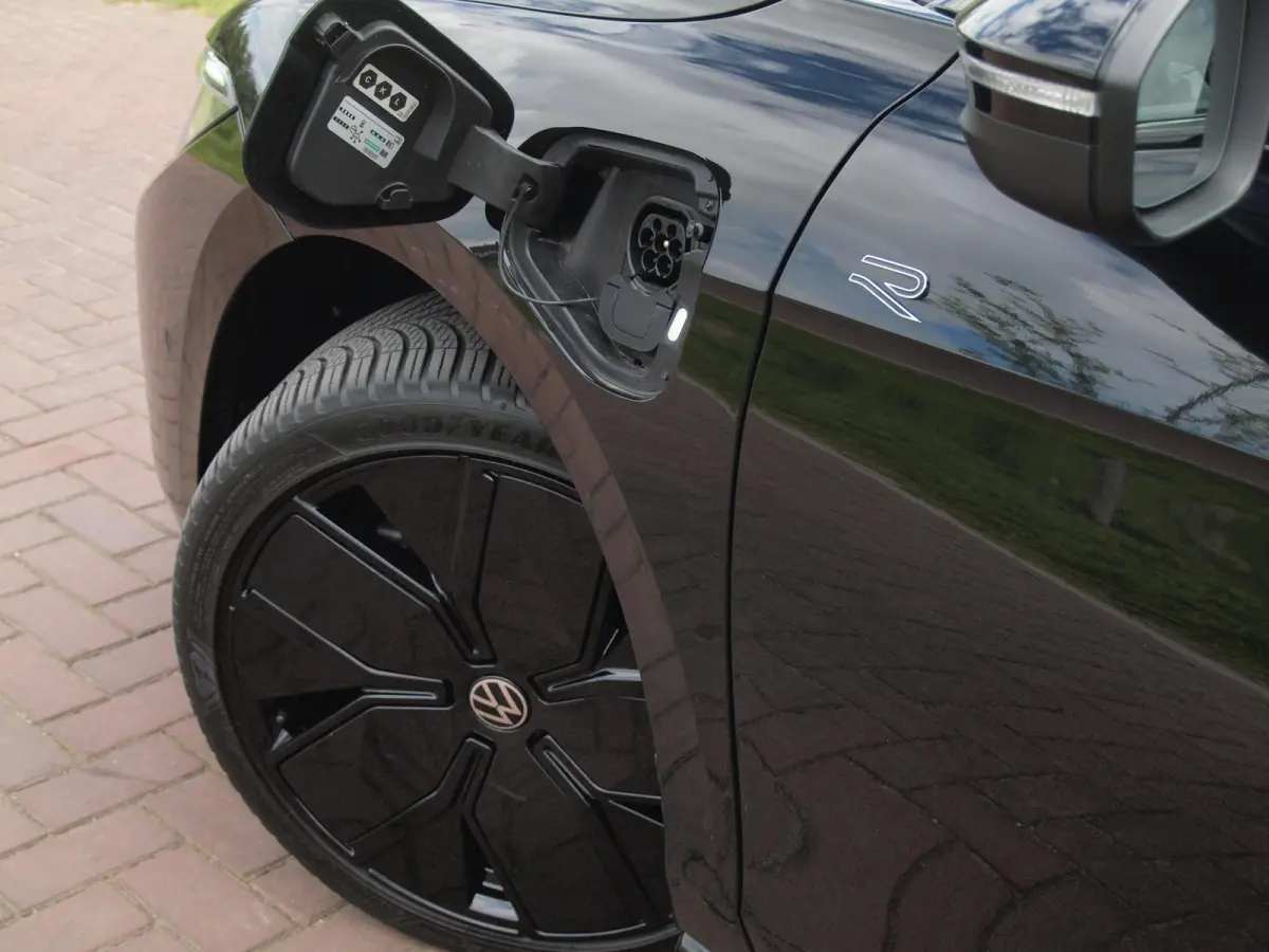 1.5 eHybrid R-Line Edition | Panoramadak | Black-Style | Head-Up Display | Trekhaak | Sfeerverlichting | NL-Auto |