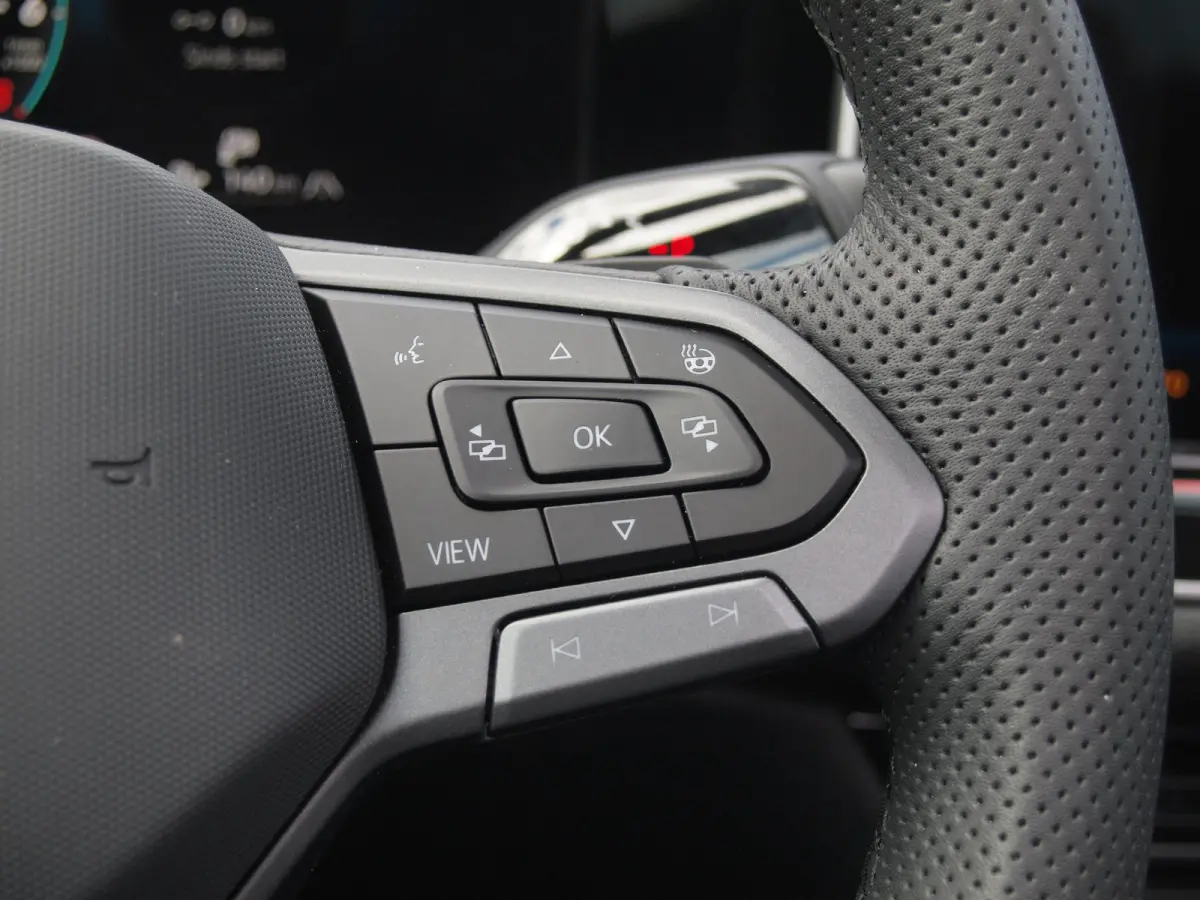 1.5 eHybrid R-Line Edition | Panoramadak | Black-Style | Head-Up Display | Trekhaak | Sfeerverlichting | NL-Auto |
