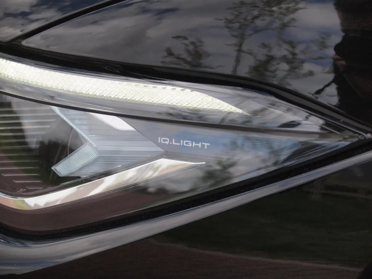 1.5 eHybrid R-Line Edition | Panoramadak | Black-Style | Head-Up Display | Trekhaak | Sfeerverlichting | NL-Auto |