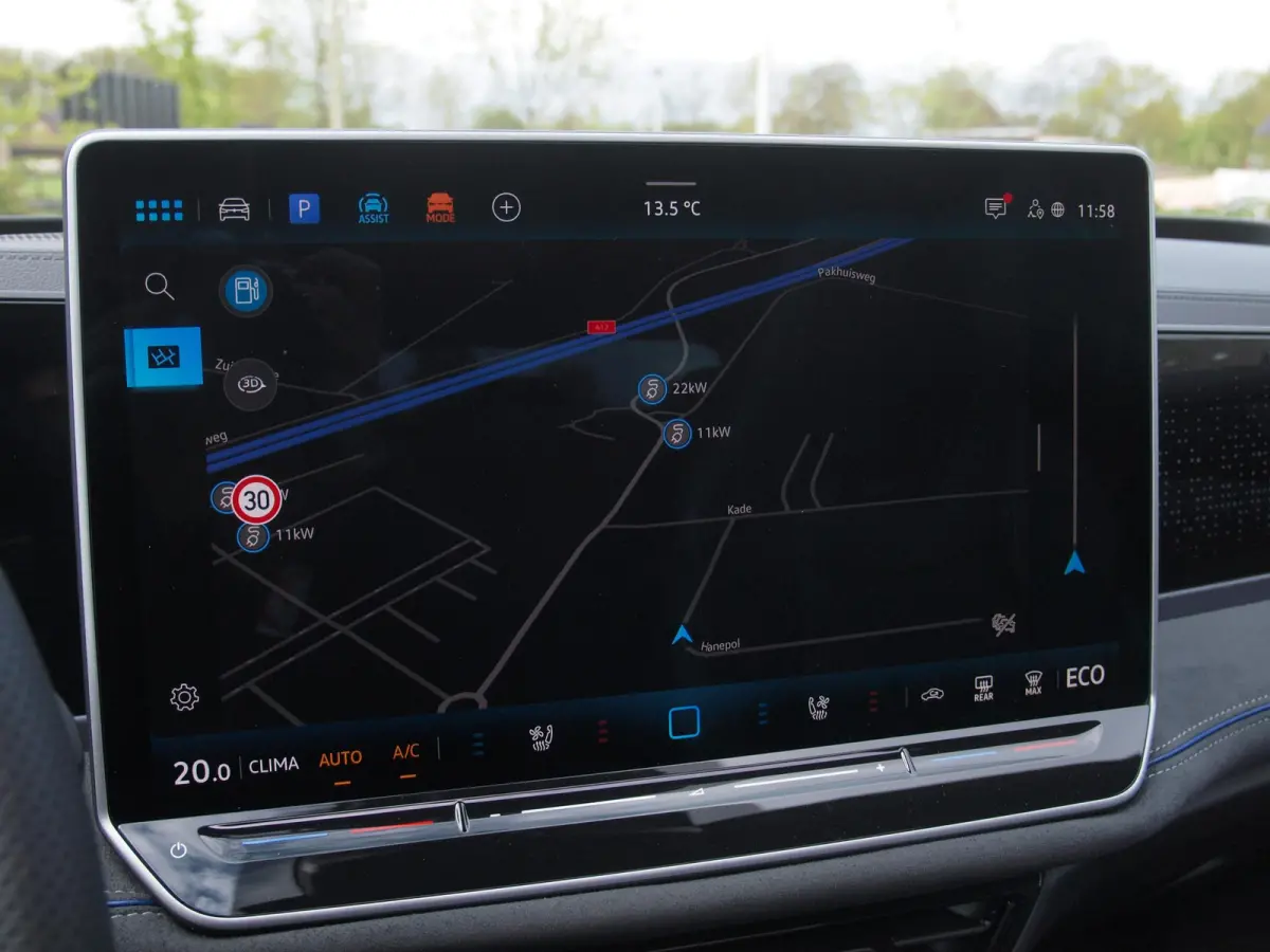 1.5 eHybrid R-Line Edition | Panoramadak | Black-Style | Head-Up Display | Trekhaak | Sfeerverlichting | NL-Auto |