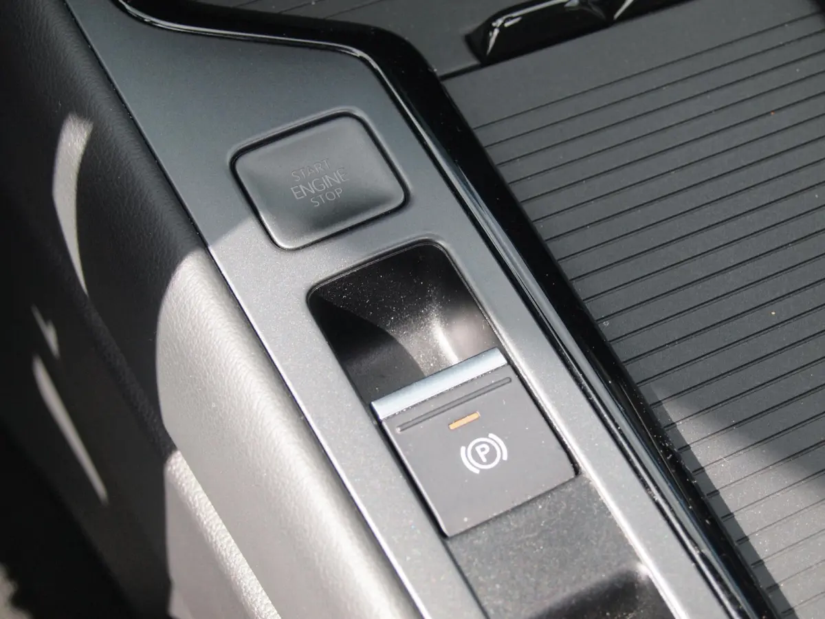 1.5 eHybrid R-Line Edition | Panoramadak | Black-Style | Head-Up Display | Trekhaak | Sfeerverlichting | NL-Auto |
