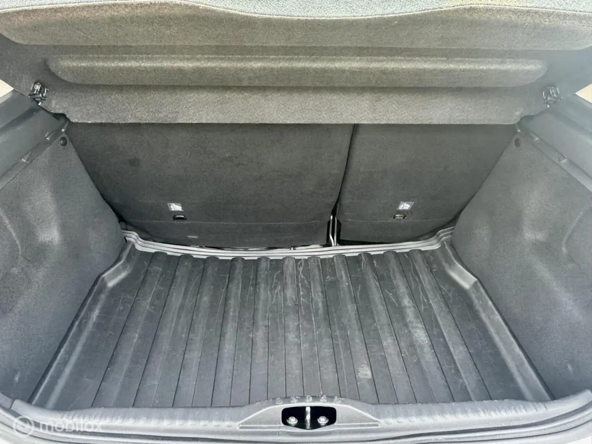 83 Feel | Navi | Parkeersensoren |