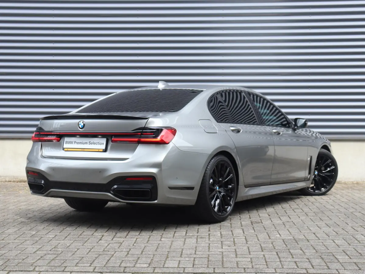 Sedan 745e | High Executive | M Sportpakket | Driving Assistant Professional | Parking Assistant Plus | Head-Up | Harman Kardon | Laserlight | Warmte Comfortpakket | Soft-Close | Comfort Acc