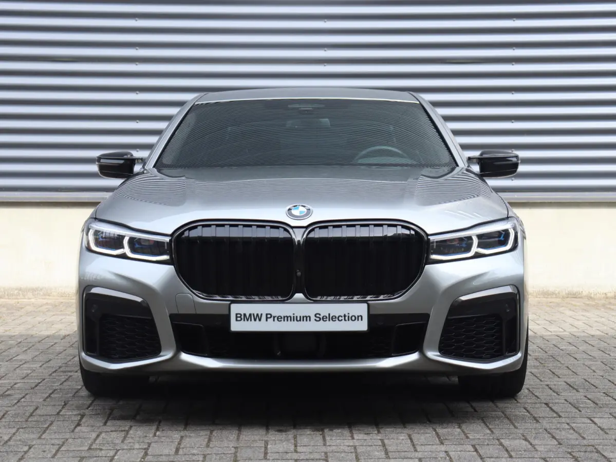 Sedan 745e | High Executive | M Sportpakket | Driving Assistant Professional | Parking Assistant Plus | Head-Up | Harman Kardon | Laserlight | Warmte Comfortpakket | Soft-Close | Comfort Acc