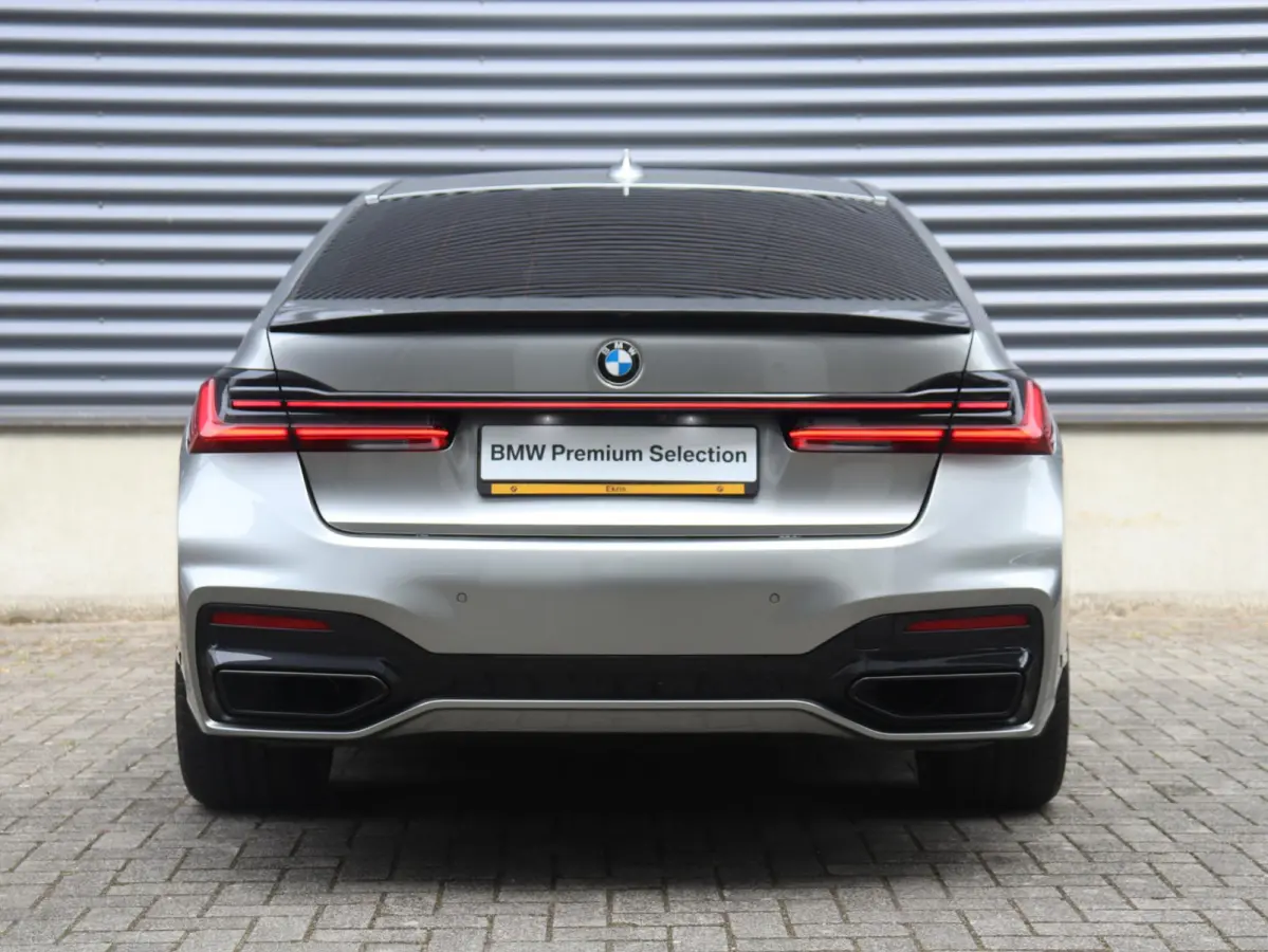 Sedan 745e | High Executive | M Sportpakket | Driving Assistant Professional | Parking Assistant Plus | Head-Up | Harman Kardon | Laserlight | Warmte Comfortpakket | Soft-Close | Comfort Acc