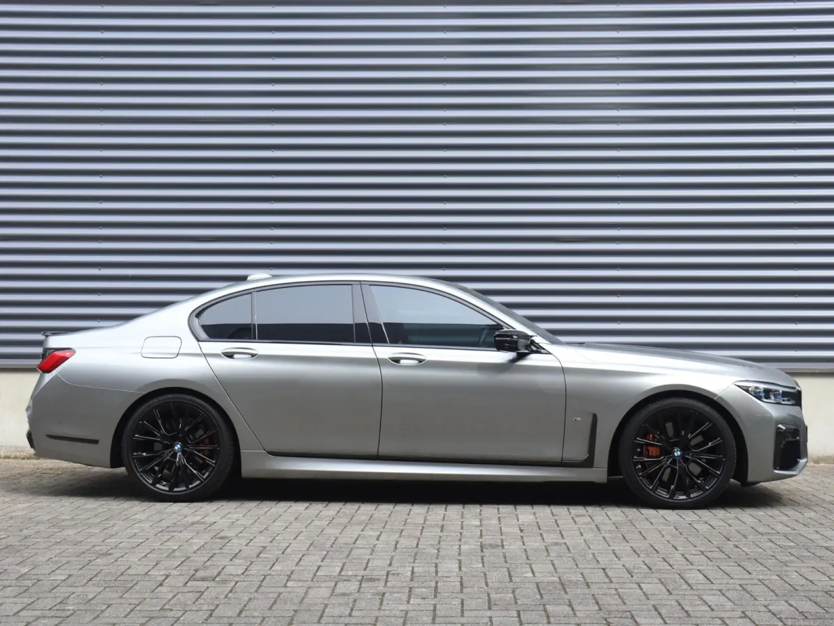 Sedan 745e | High Executive | M Sportpakket | Driving Assistant Professional | Parking Assistant Plus | Head-Up | Harman Kardon | Laserlight | Warmte Comfortpakket | Soft-Close | Comfort Acc