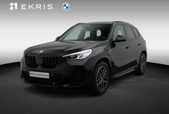 xDrive25e M Sportpakket | Travel Pack | Stuurwielrand Verwarmd | Achteruitrijcamera | Panoramadak | Harman Kardon | 18''