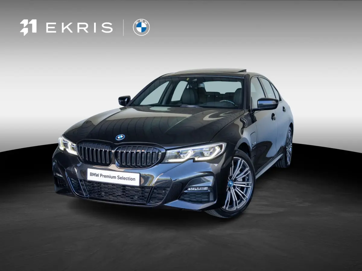330e SoH 90% | M Sport | Innovationspakket | Comfort Access | Achteruitrijcamera | Schuif-/kanteldak | Head-Up Display | Stoelverwarming | 18''