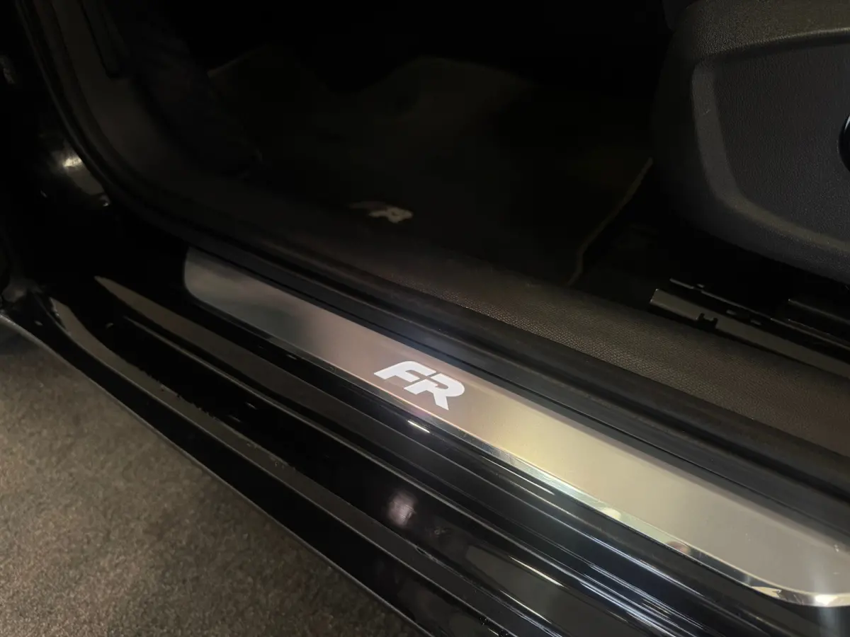 1.4 TSI eHybrid PHEV FR Business Intense