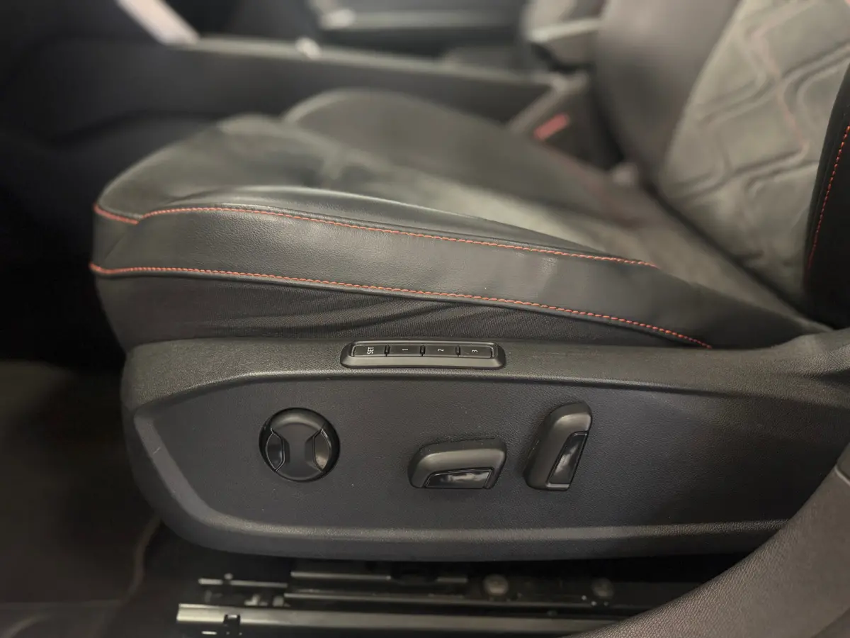 1.4 TSI eHybrid PHEV FR Business Intense