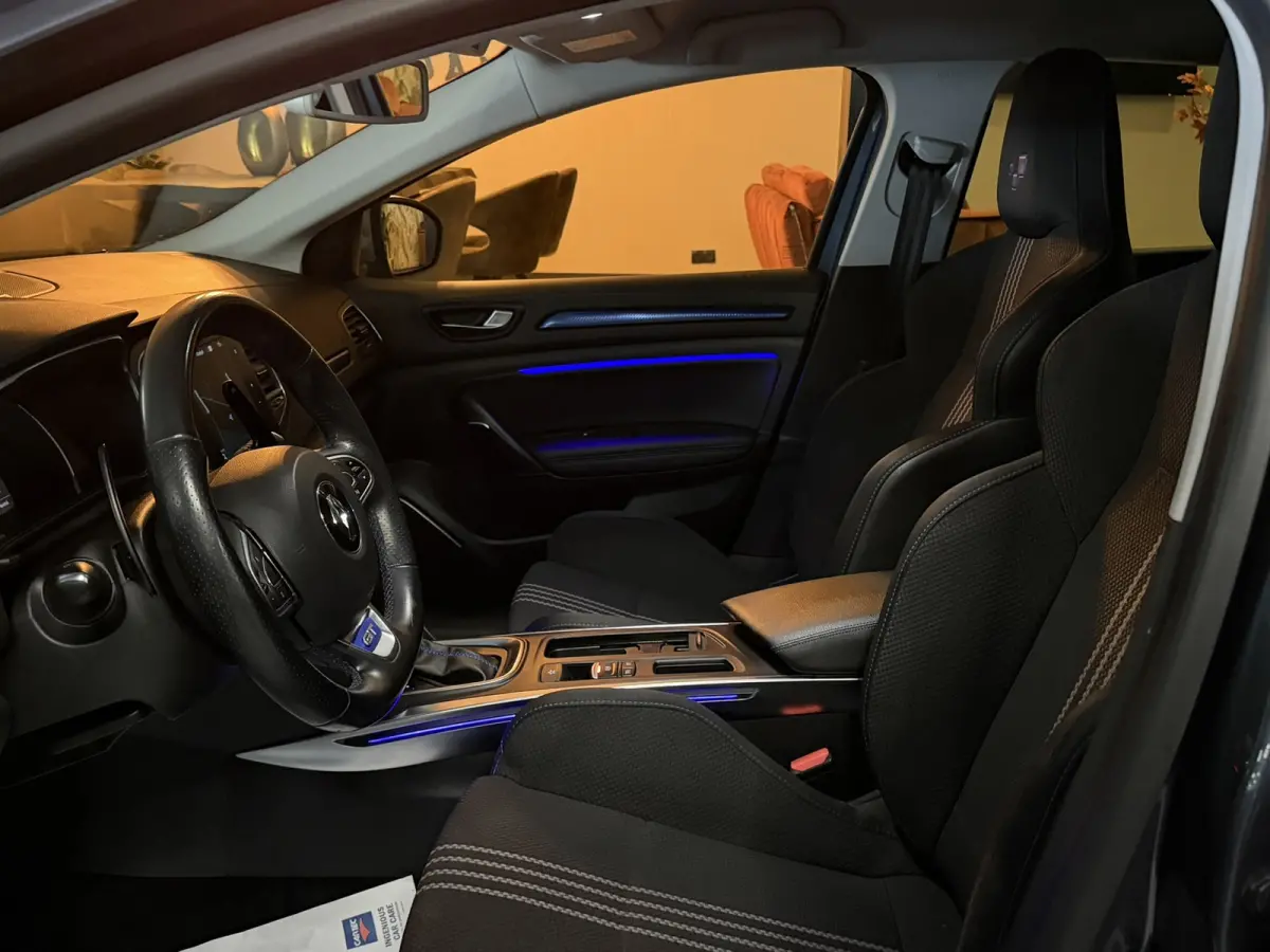 1.6 TCe GT 205pk|Automaat|Sport Kuipstoelen|Bose Audio|Trekhaak|Keyless|Digitale Cockpit|LED|Rijklaar