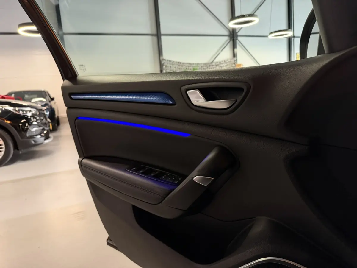 1.6 TCe GT 205pk|Automaat|Sport Kuipstoelen|Bose Audio|Trekhaak|Keyless|Digitale Cockpit|LED|Rijklaar