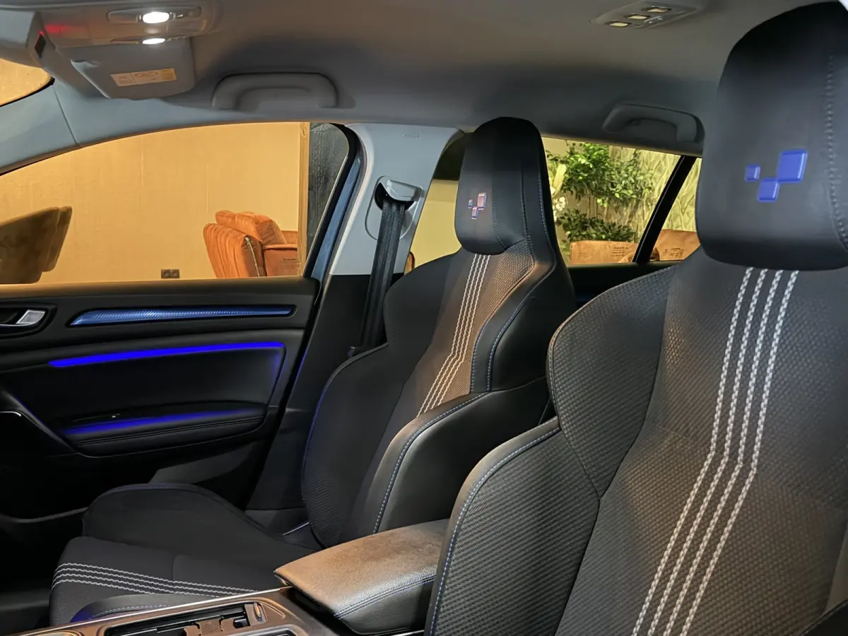1.6 TCe GT 205pk|Automaat|Sport Kuipstoelen|Bose Audio|Trekhaak|Keyless|Digitale Cockpit|LED|Rijklaar