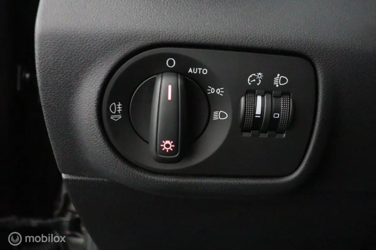 1.0 TFSI 95PK | nieuwe all Seasons | 5 deurs | Lichtmetaal | DEALER-STAAT