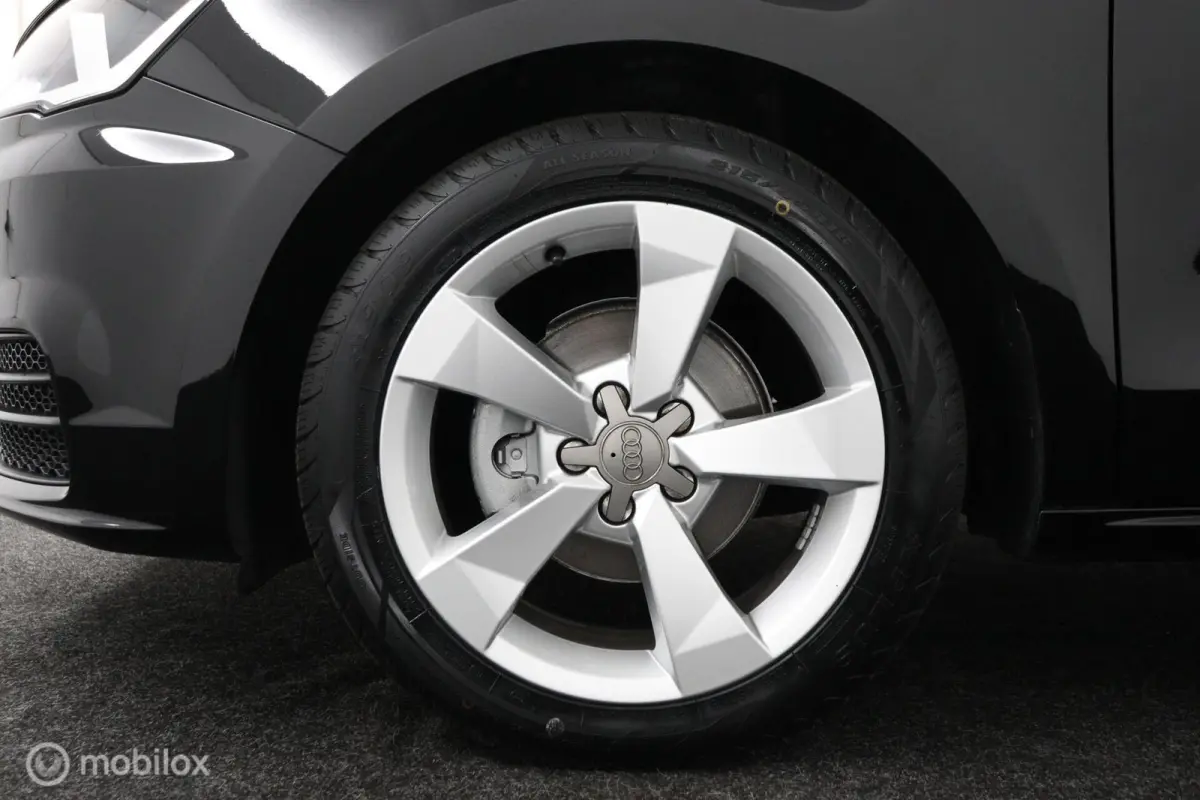 1.0 TFSI 95PK | nieuwe all Seasons | 5 deurs | Lichtmetaal | DEALER-STAAT