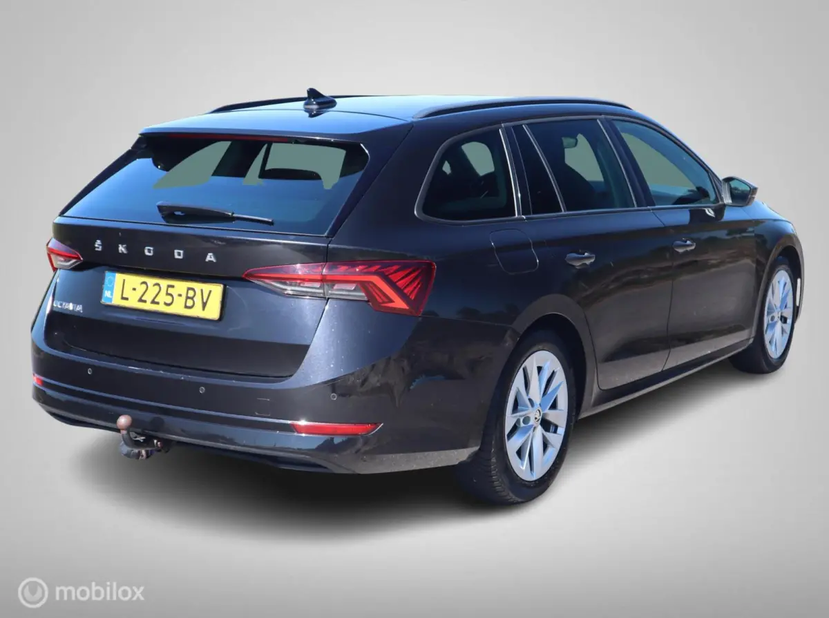 TSI 110 PK H6 Sport Zwarte Hemel|17"LMV|Digi Cockpit|Trekhaak|Carplay|DAB|LED