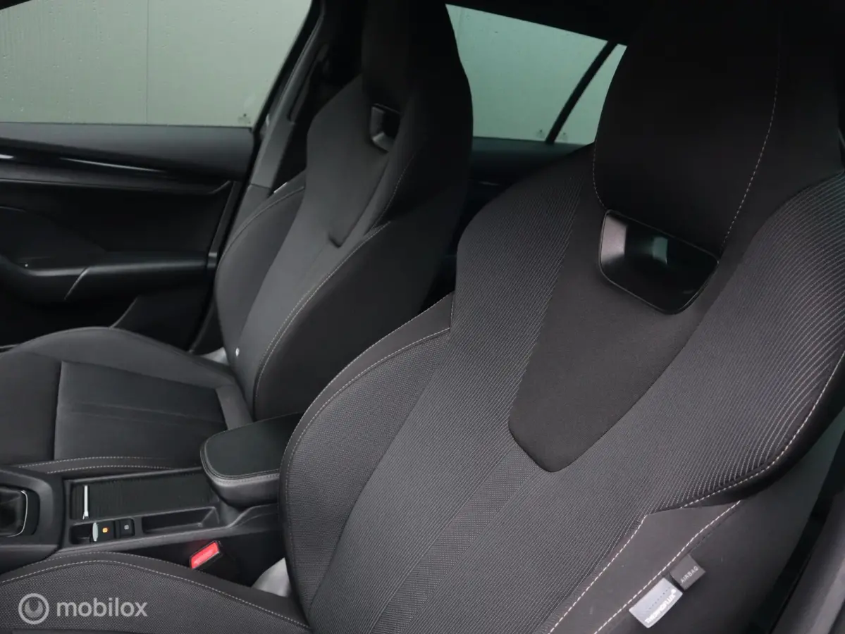 TSI 110 PK H6 Sport Zwarte Hemel|17"LMV|Digi Cockpit|Trekhaak|Carplay|DAB|LED