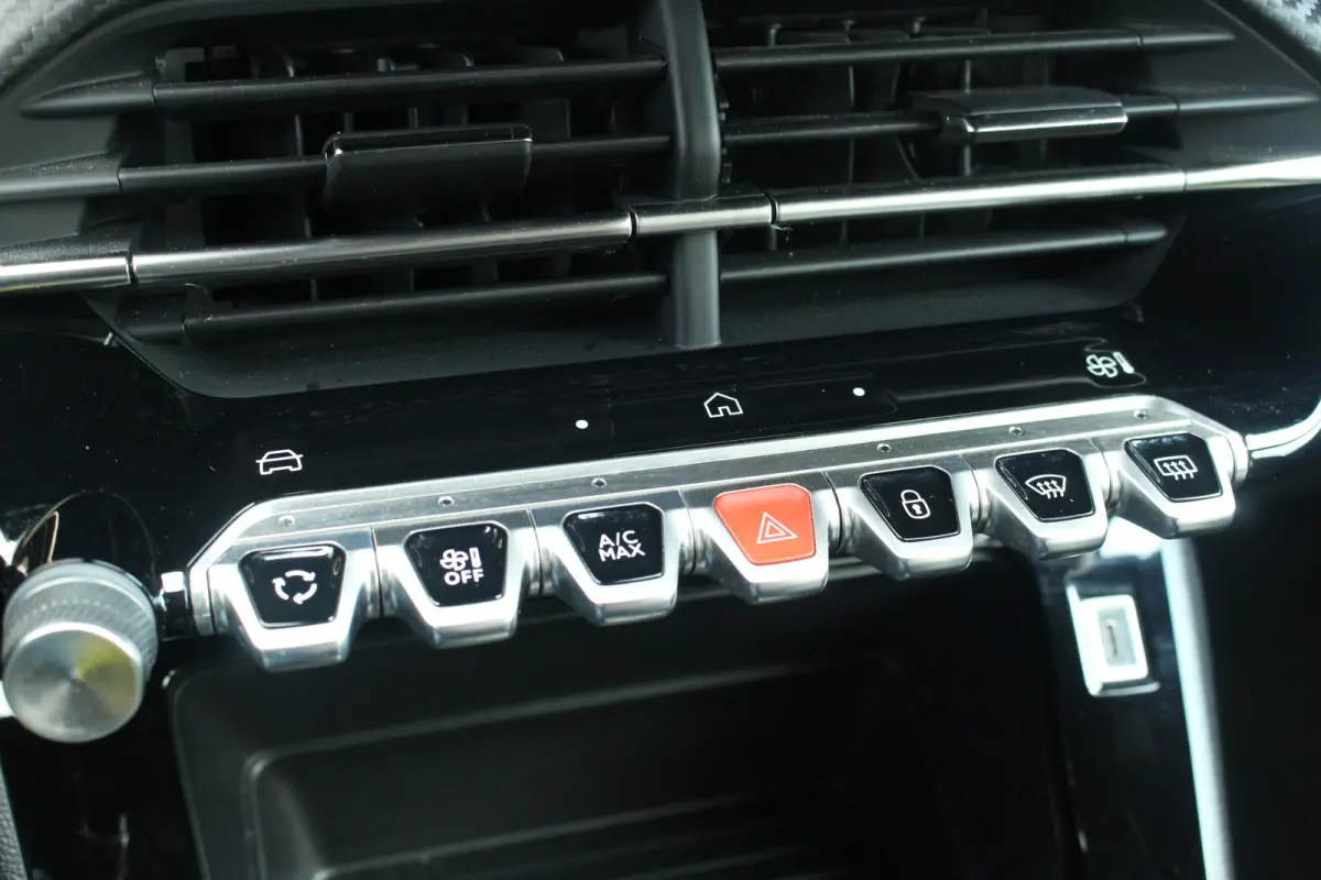 1.2 Hybrid 145 Style | Climate | Carplay | Cruise | DAB | PDC A | Climate | Carplay | Cruise | DAB | PDC A |