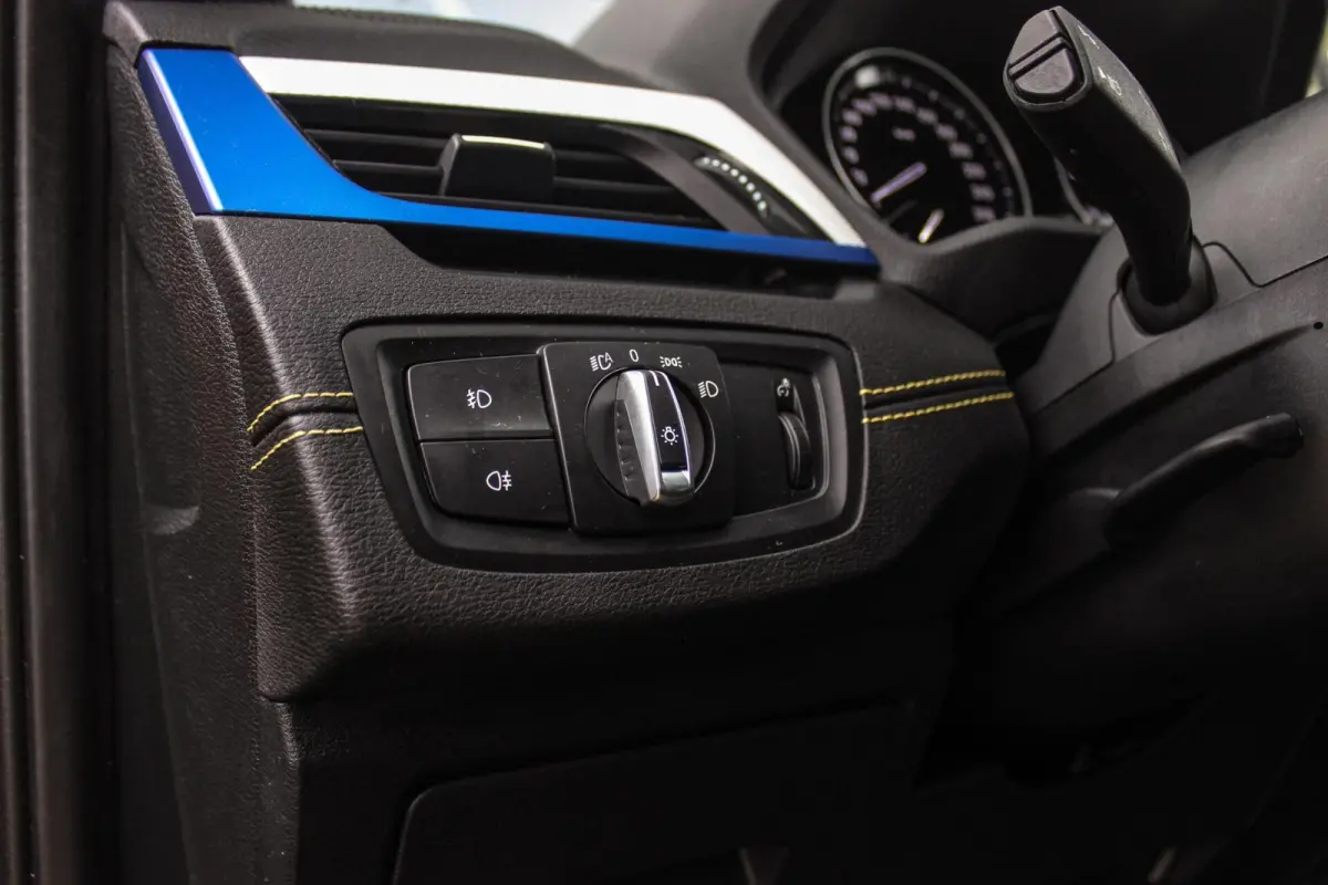 sDrive18i High Executive M-sport | 2e eigenaar | Driving Assistant | Panoramadak | 19 inch | Keyless entry | Head-up | Shadow line | HiFi audio | Stoelverwarming | Alcantara