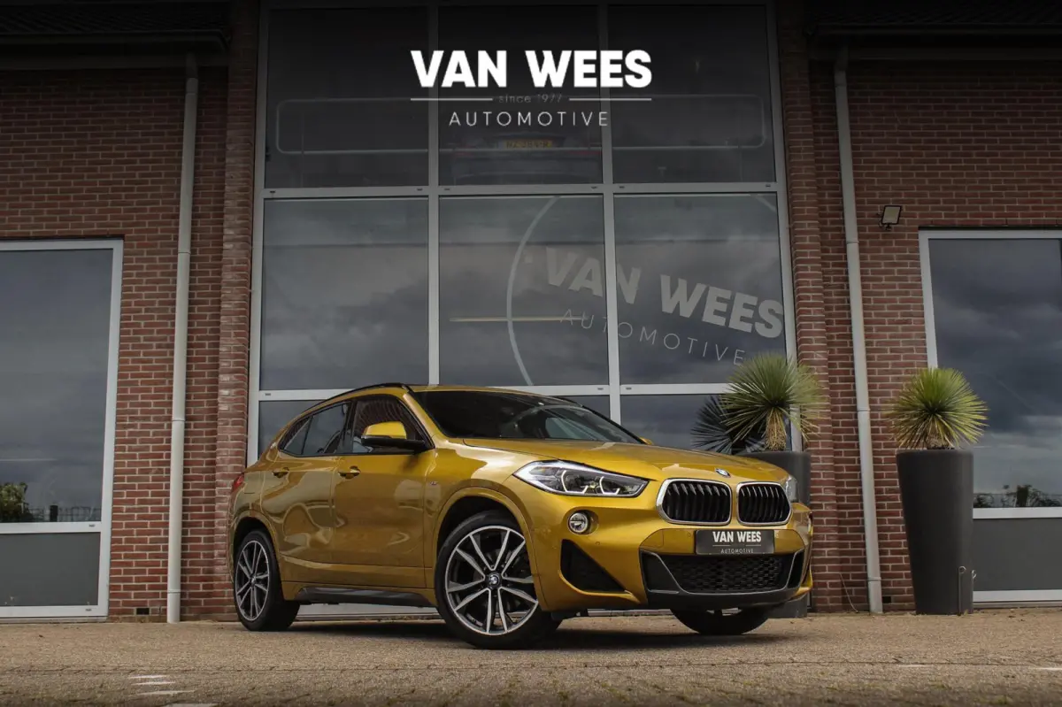 sDrive18i High Executive M-sport | 2e eigenaar | Driving Assistant | Panoramadak | 19 inch | Keyless entry | Head-up | Shadow line | HiFi audio | Stoelverwarming | Alcantara