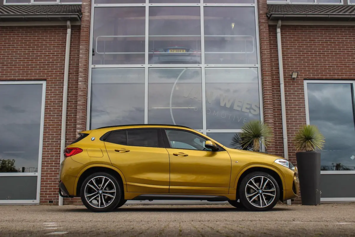 sDrive18i High Executive M-sport | 2e eigenaar | Driving Assistant | Panoramadak | 19 inch | Keyless entry | Head-up | Shadow line | HiFi audio | Stoelverwarming | Alcantara