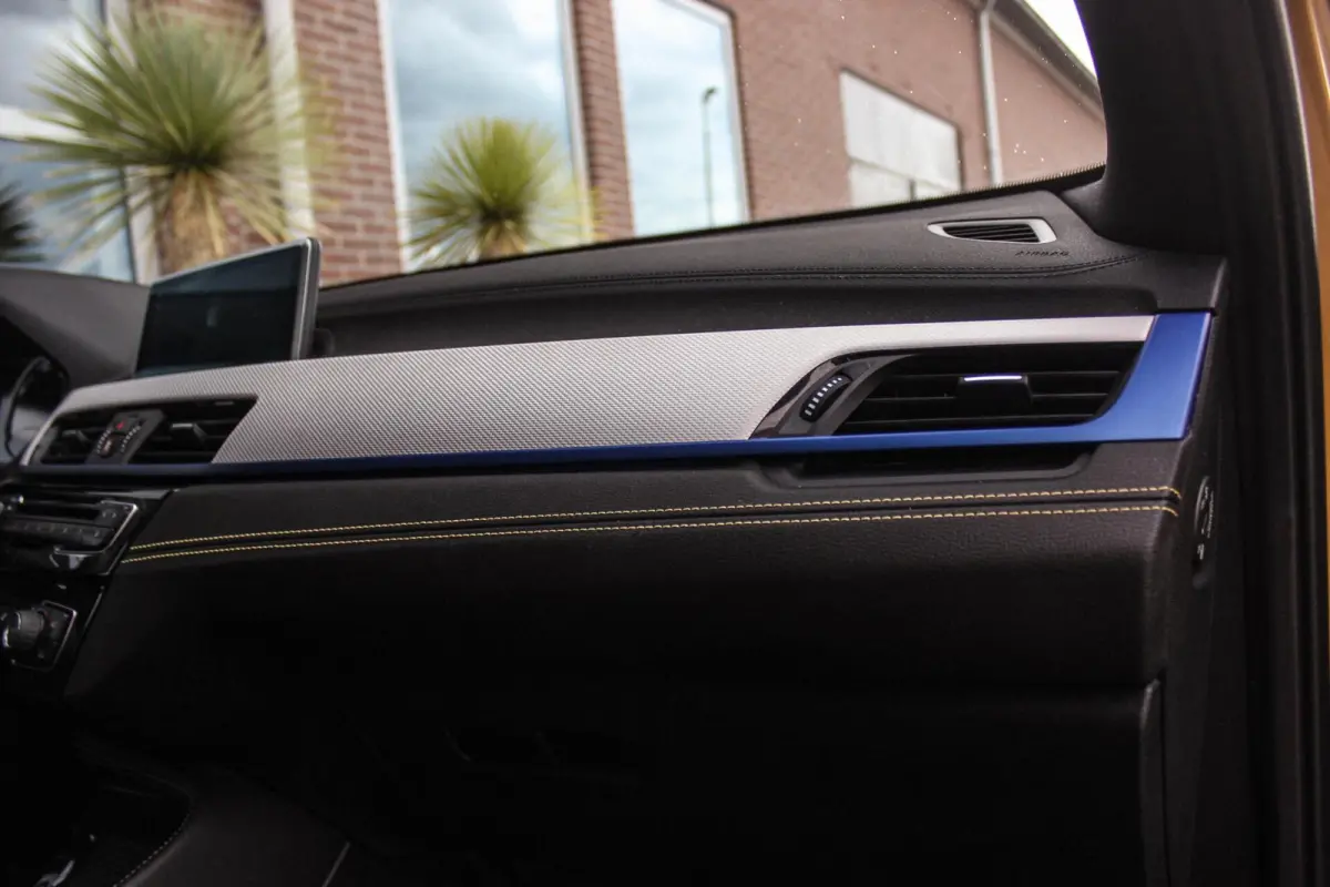 sDrive18i High Executive M-sport | 2e eigenaar | Driving Assistant | Panoramadak | 19 inch | Keyless entry | Head-up | Shadow line | HiFi audio | Stoelverwarming | Alcantara