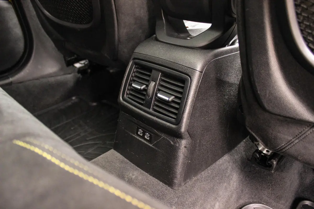 sDrive18i High Executive M-sport | 2e eigenaar | Driving Assistant | Panoramadak | 19 inch | Keyless entry | Head-up | Shadow line | HiFi audio | Stoelverwarming | Alcantara