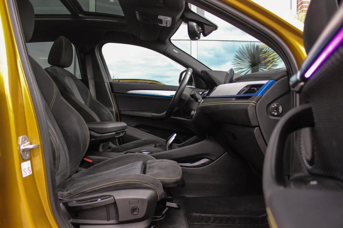 sDrive18i High Executive M-sport | 2e eigenaar | Driving Assistant | Panoramadak | 19 inch | Keyless entry | Head-up | Shadow line | HiFi audio | Stoelverwarming | Alcantara