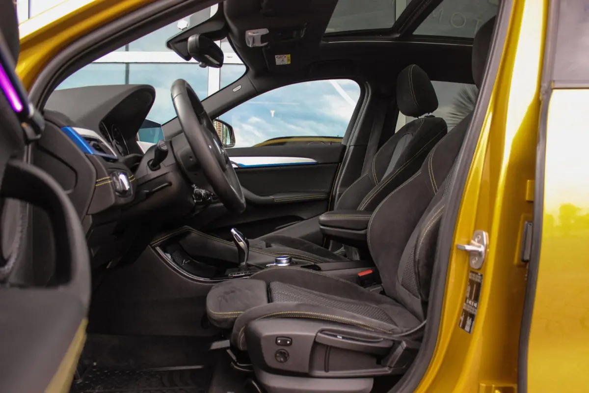 sDrive18i High Executive M-sport | 2e eigenaar | Driving Assistant | Panoramadak | 19 inch | Keyless entry | Head-up | Shadow line | HiFi audio | Stoelverwarming | Alcantara