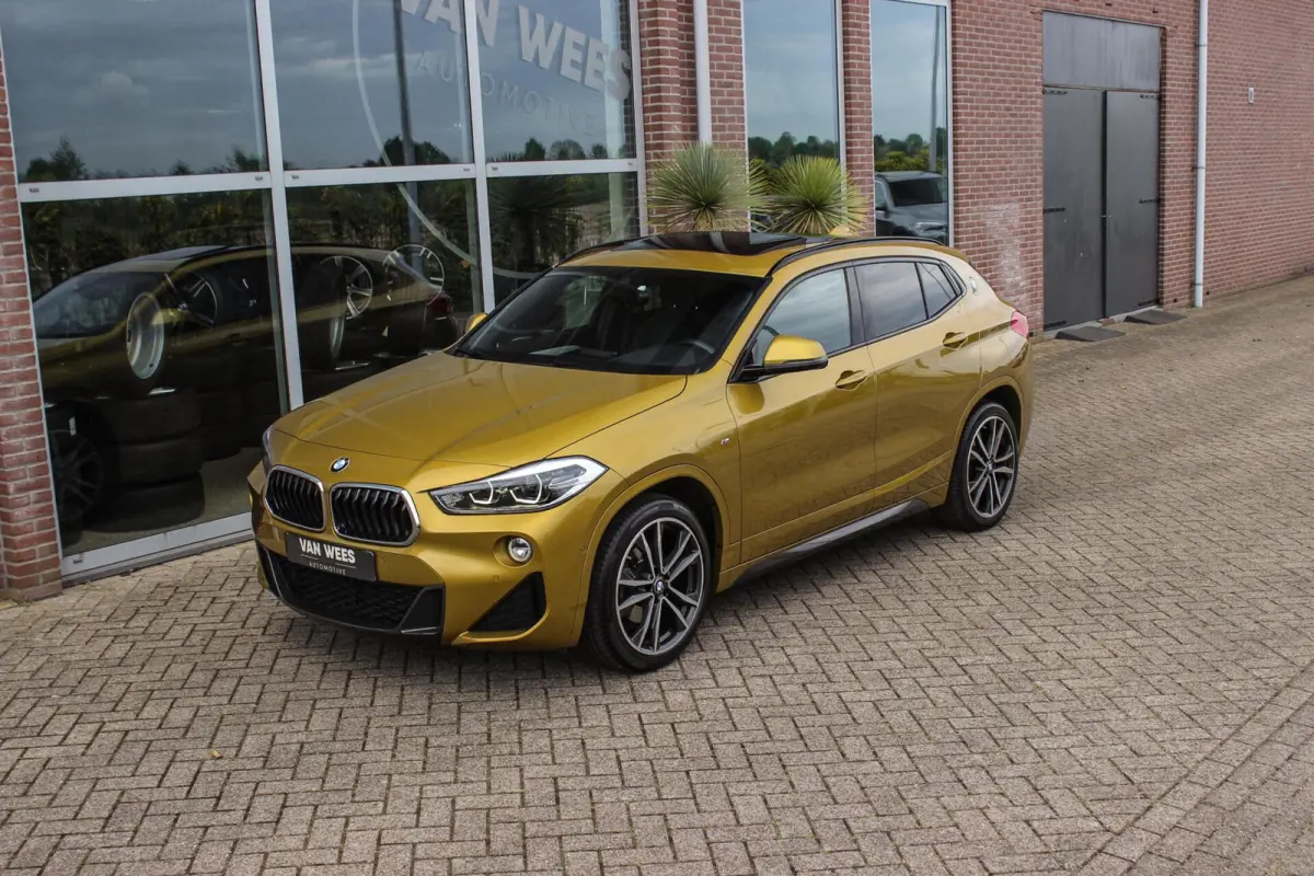 sDrive18i High Executive M-sport | 2e eigenaar | Driving Assistant | Panoramadak | 19 inch | Keyless entry | Head-up | Shadow line | HiFi audio | Stoelverwarming | Alcantara