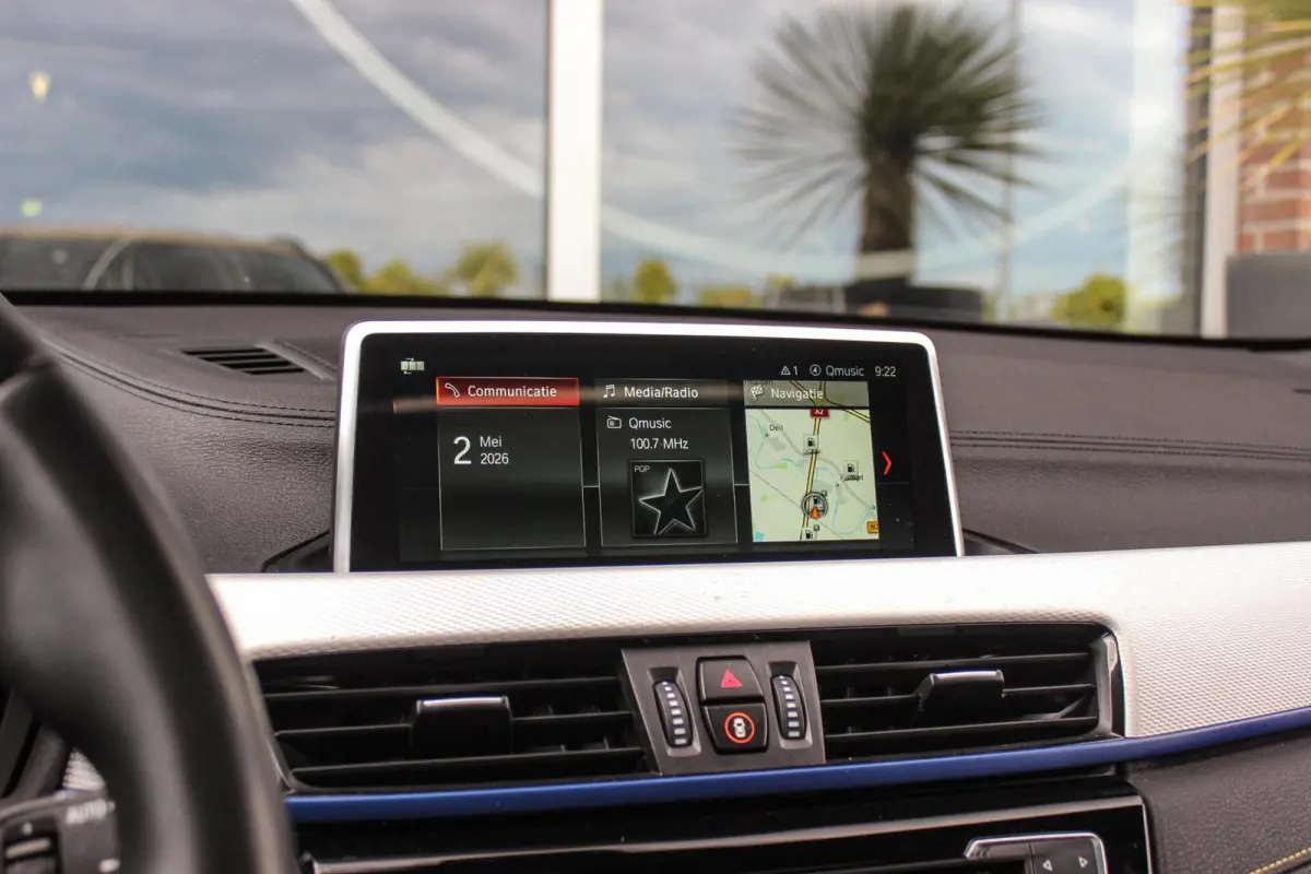 sDrive18i High Executive M-sport | 2e eigenaar | Driving Assistant | Panoramadak | 19 inch | Keyless entry | Head-up | Shadow line | HiFi audio | Stoelverwarming | Alcantara