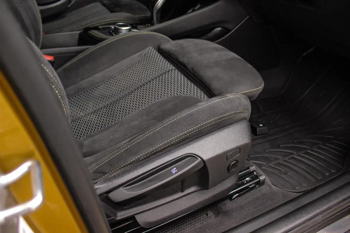 sDrive18i High Executive M-sport | 2e eigenaar | Driving Assistant | Panoramadak | 19 inch | Keyless entry | Head-up | Shadow line | HiFi audio | Stoelverwarming | Alcantara