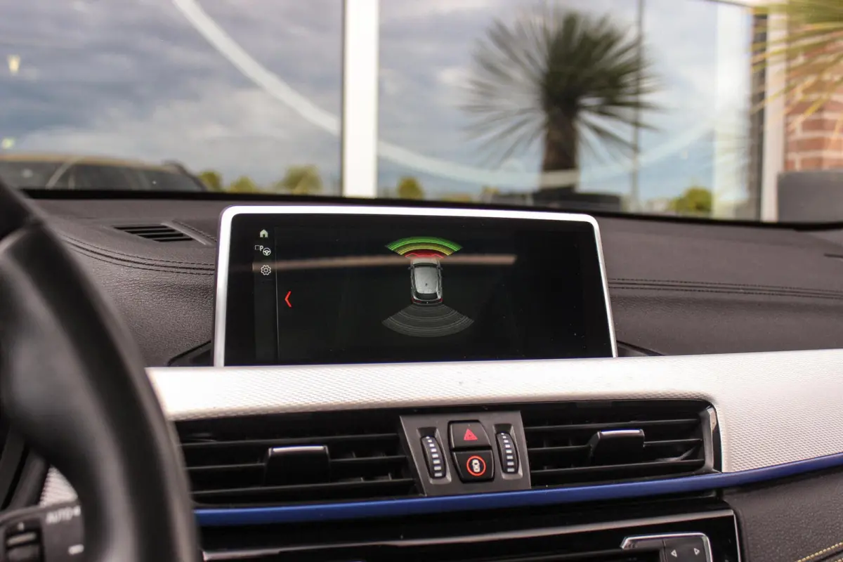 sDrive18i High Executive M-sport | 2e eigenaar | Driving Assistant | Panoramadak | 19 inch | Keyless entry | Head-up | Shadow line | HiFi audio | Stoelverwarming | Alcantara