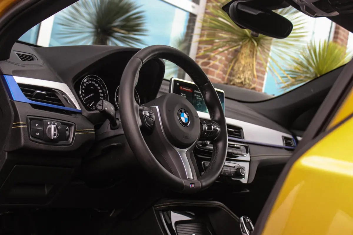 sDrive18i High Executive M-sport | 2e eigenaar | Driving Assistant | Panoramadak | 19 inch | Keyless entry | Head-up | Shadow line | HiFi audio | Stoelverwarming | Alcantara