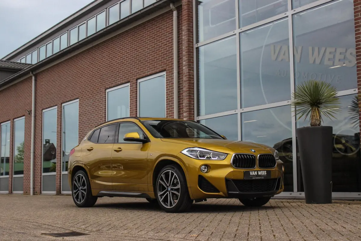 sDrive18i High Executive M-sport | 2e eigenaar | Driving Assistant | Panoramadak | 19 inch | Keyless entry | Head-up | Shadow line | HiFi audio | Stoelverwarming | Alcantara