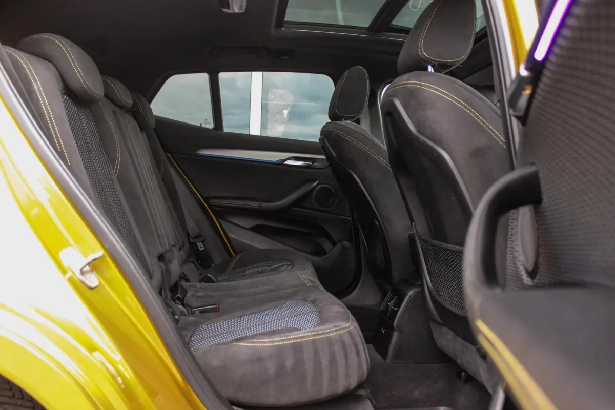 sDrive18i High Executive M-sport | 2e eigenaar | Driving Assistant | Panoramadak | 19 inch | Keyless entry | Head-up | Shadow line | HiFi audio | Stoelverwarming | Alcantara