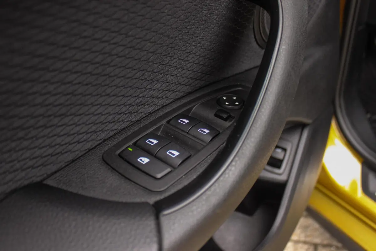 sDrive18i High Executive M-sport | 2e eigenaar | Driving Assistant | Panoramadak | 19 inch | Keyless entry | Head-up | Shadow line | HiFi audio | Stoelverwarming | Alcantara