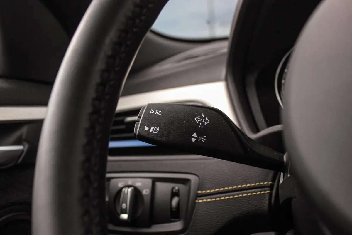 sDrive18i High Executive M-sport | 2e eigenaar | Driving Assistant | Panoramadak | 19 inch | Keyless entry | Head-up | Shadow line | HiFi audio | Stoelverwarming | Alcantara