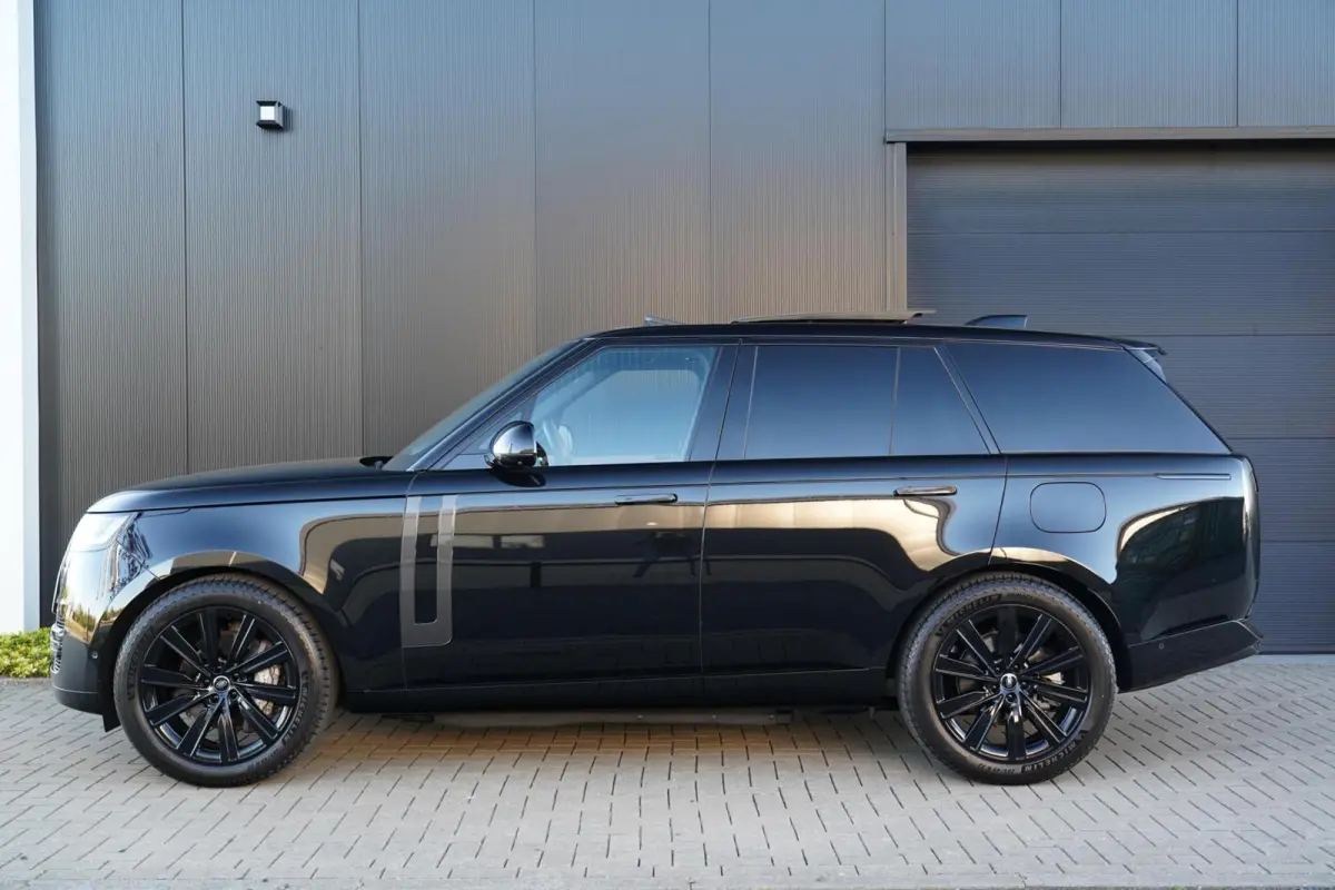 3.0 P460e HSE PHEV | Trekhaak | Softclose | 4 wiel besturing | Panoramisch schuif/kanteldak | Meridian 3D | Stoelverwarming ventilatie & massage | Stuurwiel verwarming | Head-up | 5-jaar gar