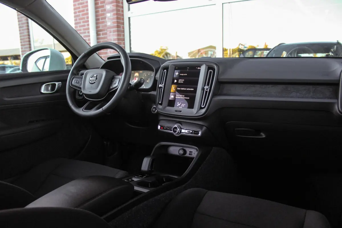 1.5 T2 Momentum Core | 1e eigenaar | NL auto | Navigatie | Cruise control | Bluetooth | LED | Parkeersensoren | Bluetooth | Botsherkenning | Rijstrooksensor