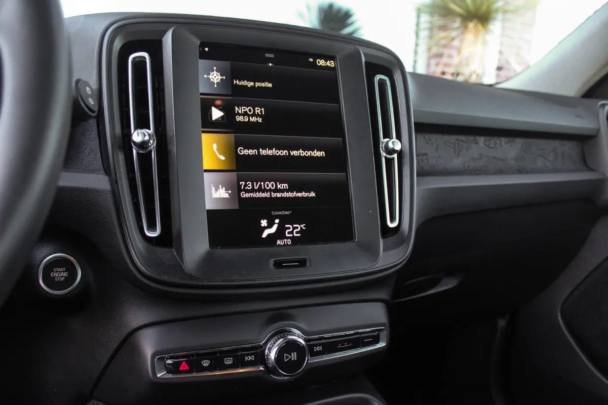 1.5 T2 Momentum Core | 1e eigenaar | NL auto | Navigatie | Cruise control | Bluetooth | LED | Parkeersensoren | Bluetooth | Botsherkenning | Rijstrooksensor