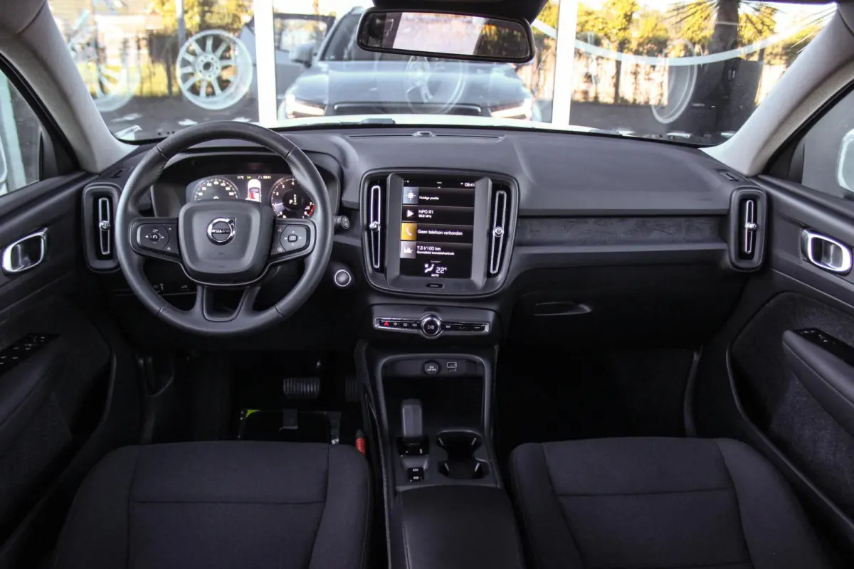 1.5 T2 Momentum Core | 1e eigenaar | NL auto | Navigatie | Cruise control | Bluetooth | LED | Parkeersensoren | Bluetooth | Botsherkenning | Rijstrooksensor