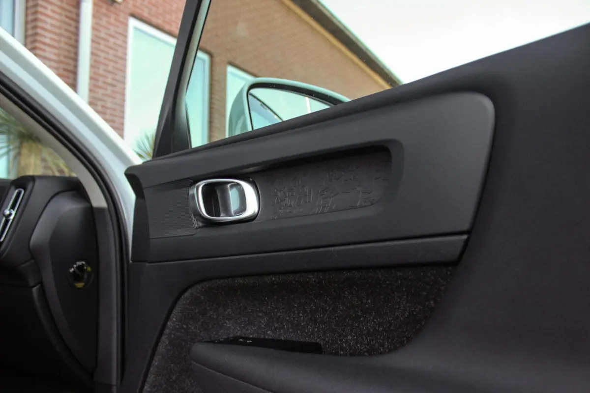 1.5 T2 Momentum Core | 1e eigenaar | NL auto | Navigatie | Cruise control | Bluetooth | LED | Parkeersensoren | Bluetooth | Botsherkenning | Rijstrooksensor